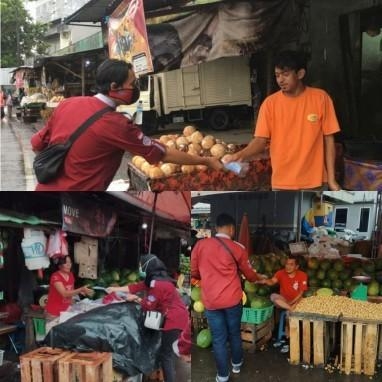 Tim Relawan Covid-19 BEM FH UBB Bagikan Masker dan Hand Sanitizer ke Pedagang di Pasar Pangkalpinang